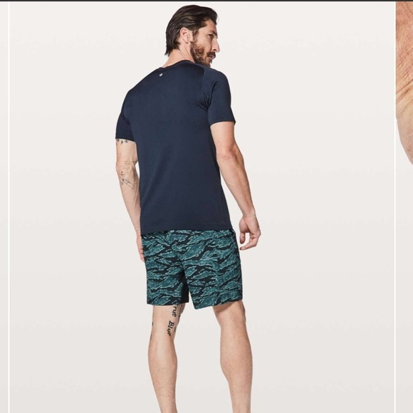 Lululemon T.H.E. Short Linerless 9" Short Tiger Camo Multi Blue - Picture 3 of 13